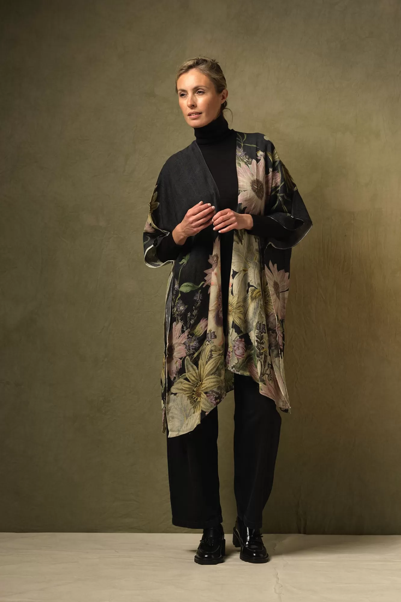Women One Hundred Stars Wool Throwovers-Daisy Black Wool Throwover