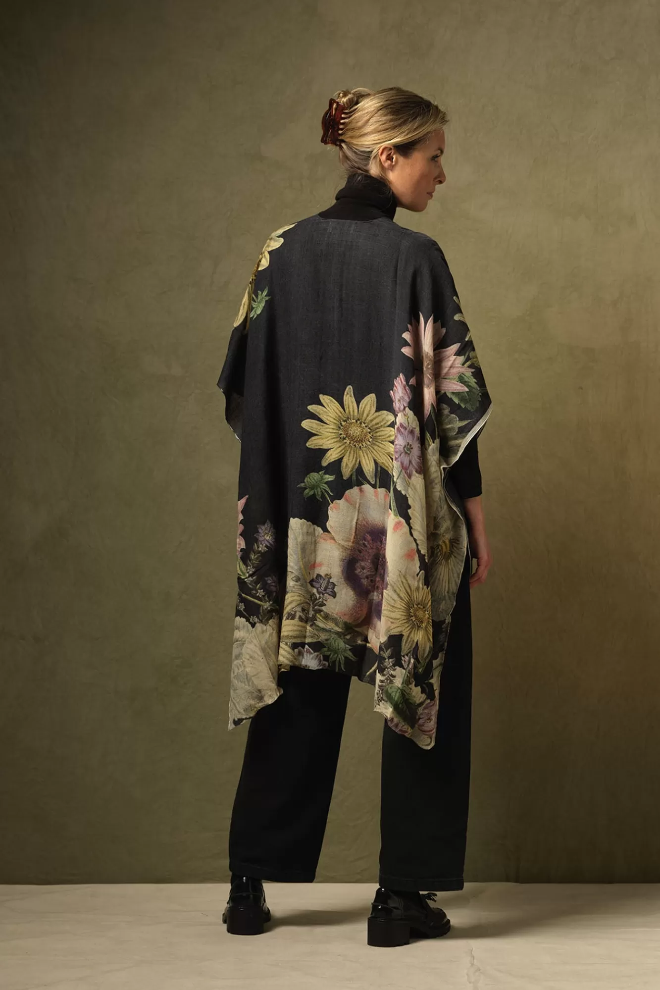 Women One Hundred Stars Wool Throwovers-Daisy Black Wool Throwover