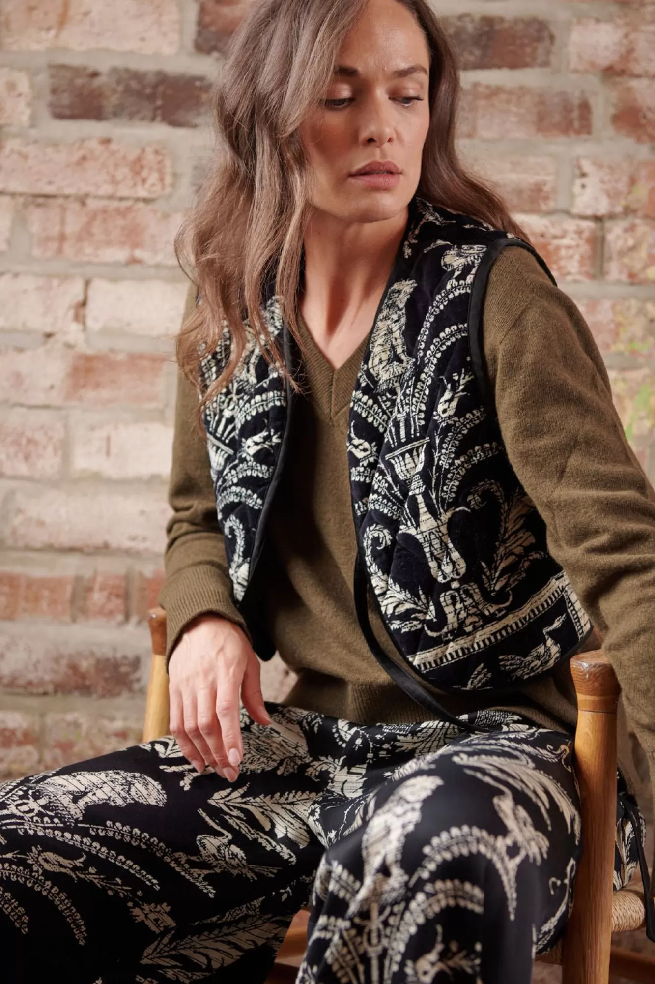 Women One Hundred Stars Velvet Coats-Vintage Damask Black Gilet