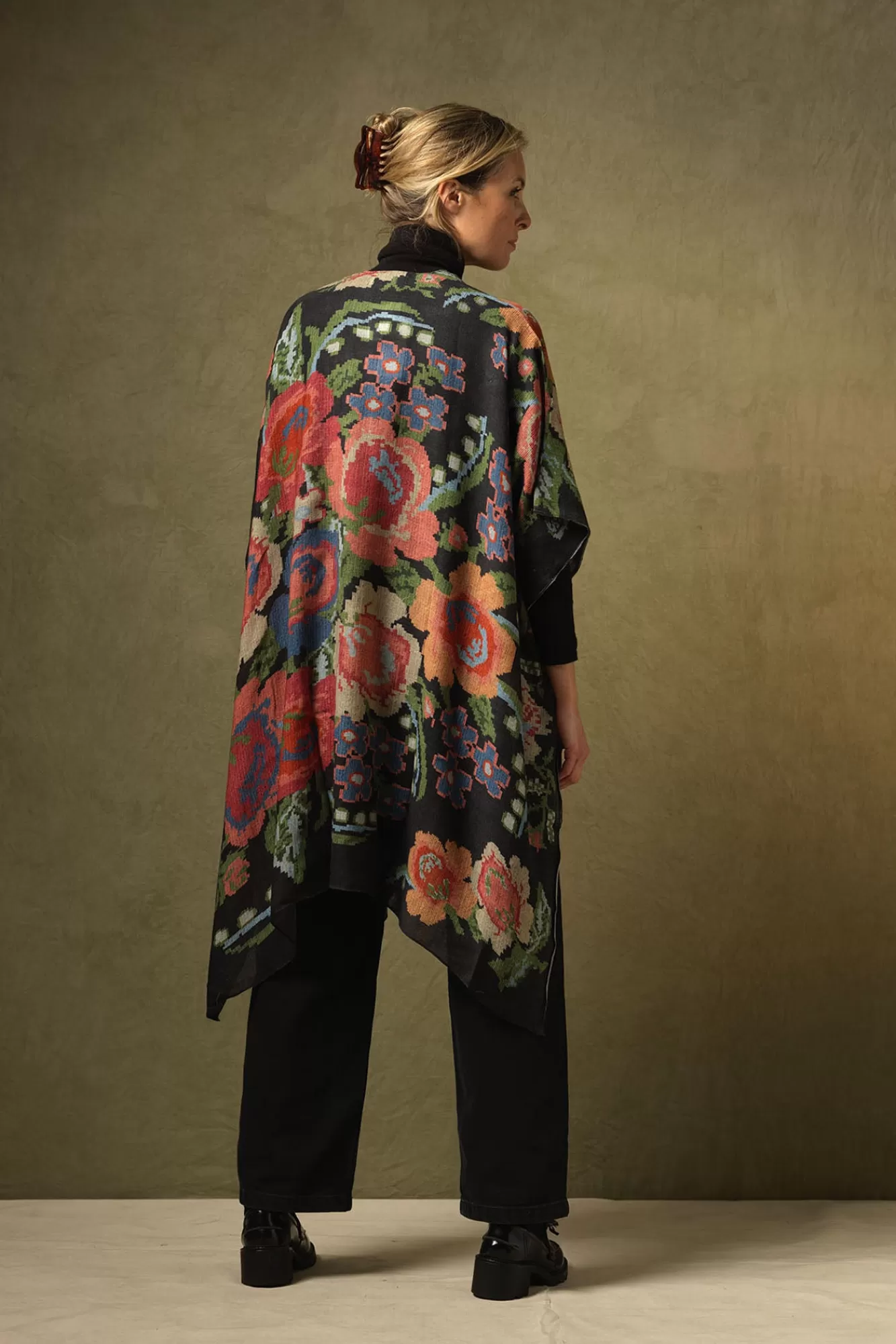 Women One Hundred Stars Wool Throwovers-Woven Flower Black Wool Throwover